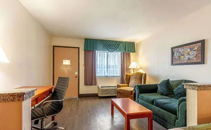Econo Lodge Inn & Suites Memphis East