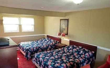 Twin Oaks Motel