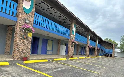 Kewanee Motor Lodge