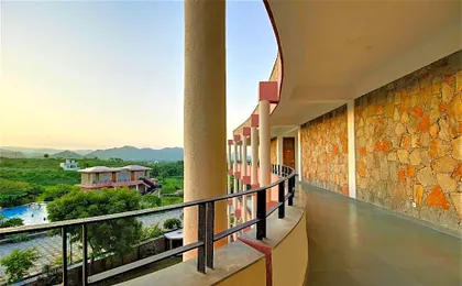 Palm Valley Dritan Resort