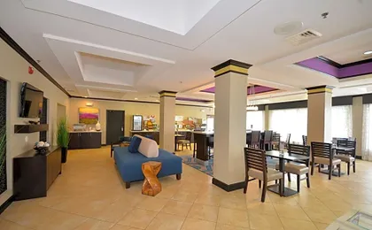 Holiday Inn Express Hotel & Suites Farmington By IHG