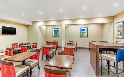 Comfort Inn & Suites Orange County John Wayne Airport