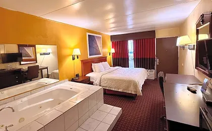 Days Inn by Wyndham Seymour