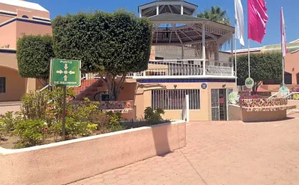Los Jitos Hotel & Suites