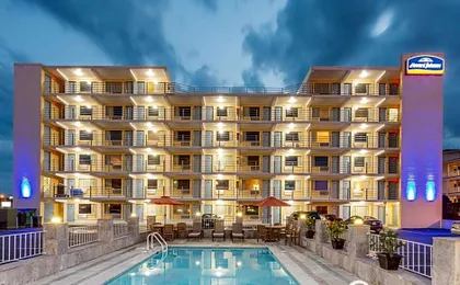 Howard Johnson by Wyndham Virginia Beach At The Beach