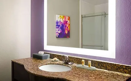 La Quinta Inn & Suites by Wyndham Lackawanna