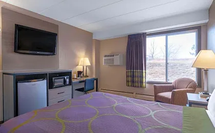 Super 8 by Wyndham Owatonna