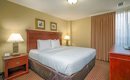 Clarion Collection Arlington Court Suites Hotel