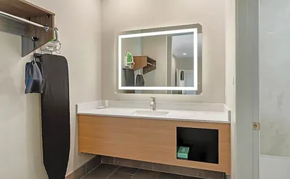 Clarion Pointe Spring - Houston North