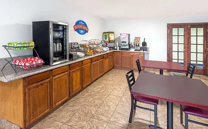 Econo Lodge Inn & Suites Wisconsin Dells