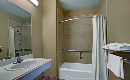Days Inn & Suites by Wyndham Houston North/Spring