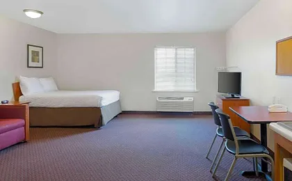 WoodSpring Suites Tyler Rose Garden