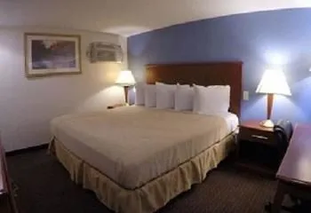 Airport Hotel Inn & Suites - Newark Airport