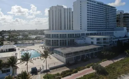 Newpoint Miami Beach Apartments