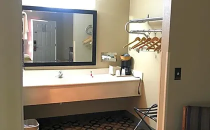 Super 8 by Wyndham Ashburn
