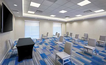 Holiday Inn Express & Suites Windsor East - Lakeshore By IHG