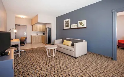 Days Inn & Suites by Wyndham Rochester Hills MI