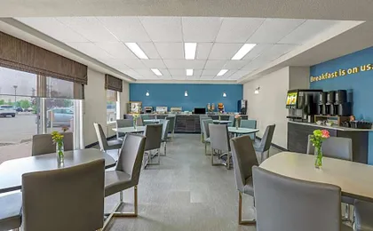 Prairie Crest Red Deer by IHG