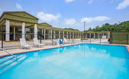 Days Inn by Wyndham Crowley