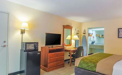 Econo Lodge Inn & Suites Gulfport Airport