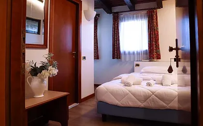 Hotel Villa Sara with pool and parking near Venice