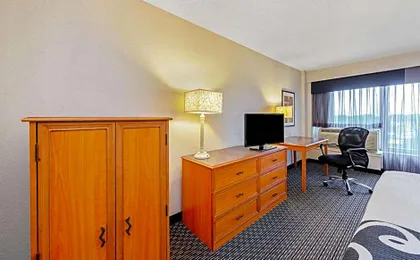 La Quinta Inn & Suites by Wyndham New Orleans Airport