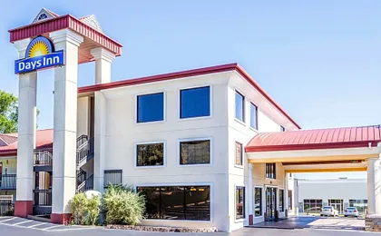 Days Inn by Wyndham Dalton