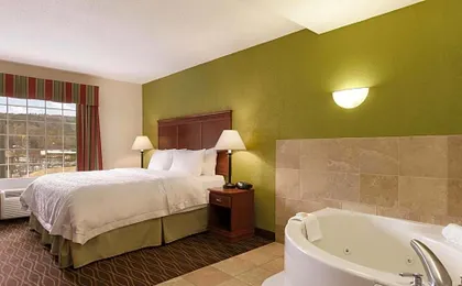 Hampton Inn & Suites Greenfield