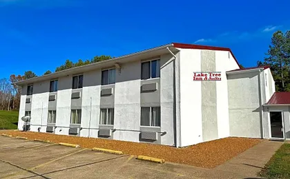 Lake Tree Inn & Suites