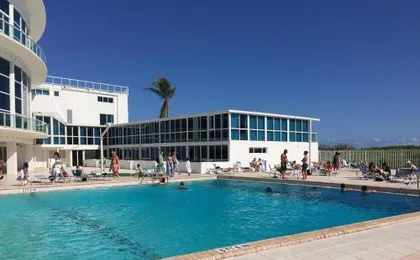 Newpoint Miami Beach Apartments