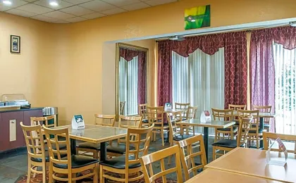 Quality Inn & Suites Kansas City I-435n Near Sports Complex