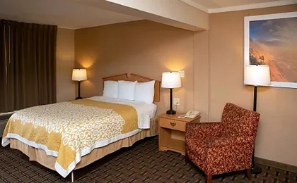 Days Inn by Wyndham Fairmont