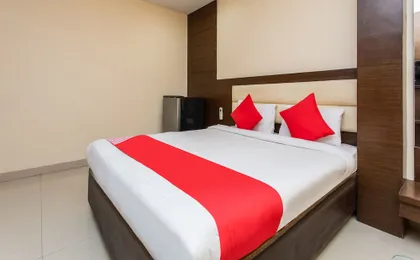 OYO 24253 Hotel Avirat Inn