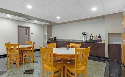 Red Roof Inn & Suites Philadelphia - Bellmawr