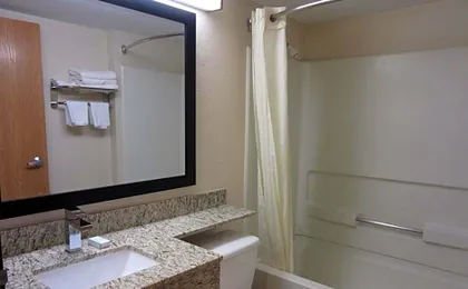 Travelodge by Wyndham Arlington/Dallas Area