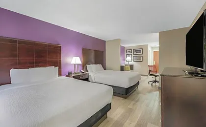 La Quinta Inn & Suites by Wyndham Louisville East