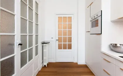 Palais Area: Modern 4 Bedrooms/ 4 Baths