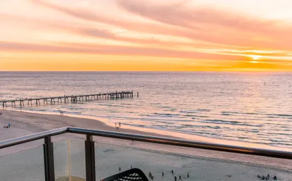OAKS GLENELG PLAZA PIER SUITES