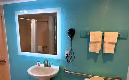 Howard Johnson by Wyndham Ft. Myers FL