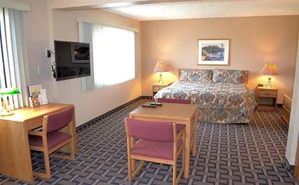 Sky Lodge Inn & Suites - Delavan