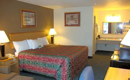 Econo Lodge Inn & Suites Jackson Northwest