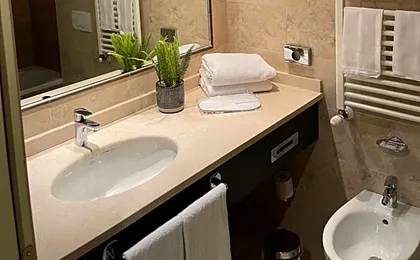 Elysium Hotel Raya