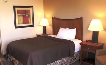 Trade Winds Central Inn
