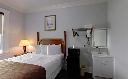 Warfield Hotel