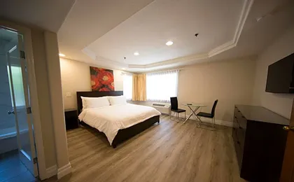 Wilshire Crest Hotel