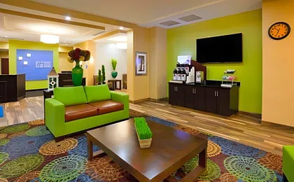 Holiday Inn Express & Suites Davenport North By IHG