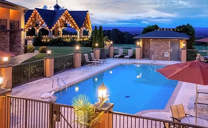 Aiden by Best Western Warm Springs Hotel and Event Center