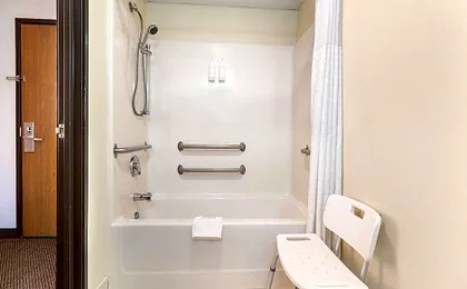Howard Johnson Hotel & Suites by Wyndham Oacoma