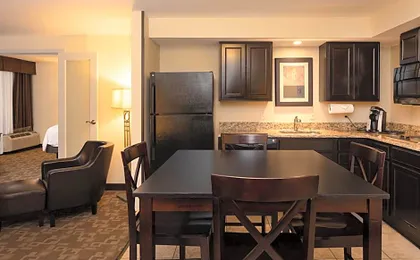 Holiday Inn and Suites Charleston West By IHG