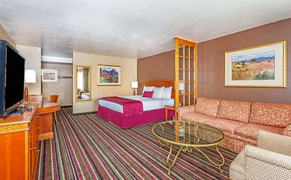 Days Inn & Suites by Wyndham Logan